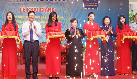 Chủ tịch HĐND thành phố Nguyễn Thị Bích Ngọc dự Lễ khai giảng tại Trường THPT Trần Nhân Tông