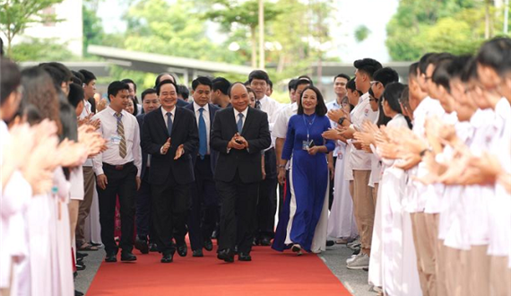 Thủ tướng Nguyễn Xuân Phúc: Dạy chữ đã quan trọng, dạy người càng quan trọng hơn