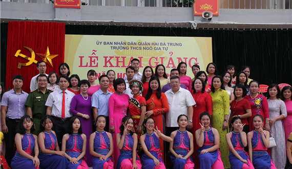 Chủ tịch Ủy ban MTTQ Việt Nam thành phố Hà Nội dự lễ khai giảng năm học 2019-2020