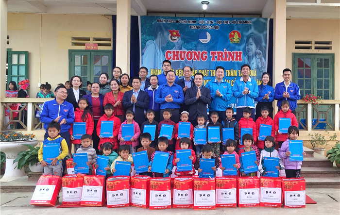 Tuổi trẻ Thủ đô mang yêu thương đến với Mường Khương