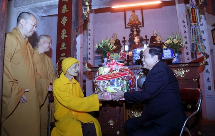 Chủ tịch MTTQ Việt Nam thăm chúc Tết đại lão Hòa Thượng Thích Phổ Tuệ