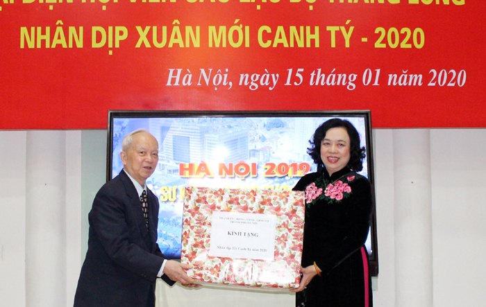 Phó Bí thư Thường trực Thành ủy thăm, chúc Tết Câu lạc bộ Thăng Long
