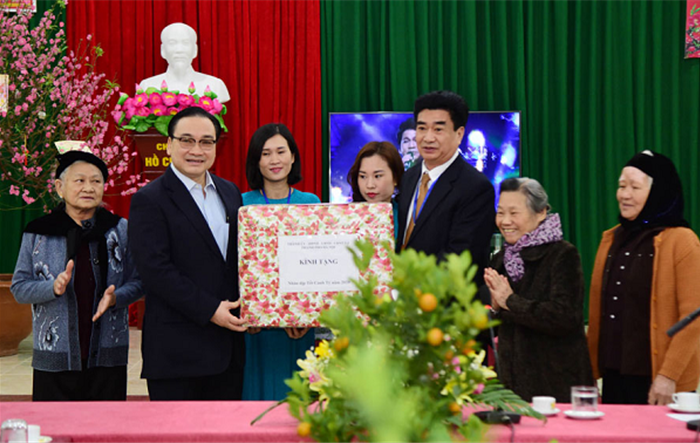 Bí thư Thành ủy thăm, tặng quà Tết tại Trung tâm Nuôi dưỡng và Điều dưỡng người có công số 2 Hà Nội