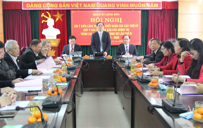 Nguyên lãnh đạo quận Long Biên góp ý vào dự thảo Báo cáo Chính trị trình Đại hội Đảng bộ Quận lần thứ IV