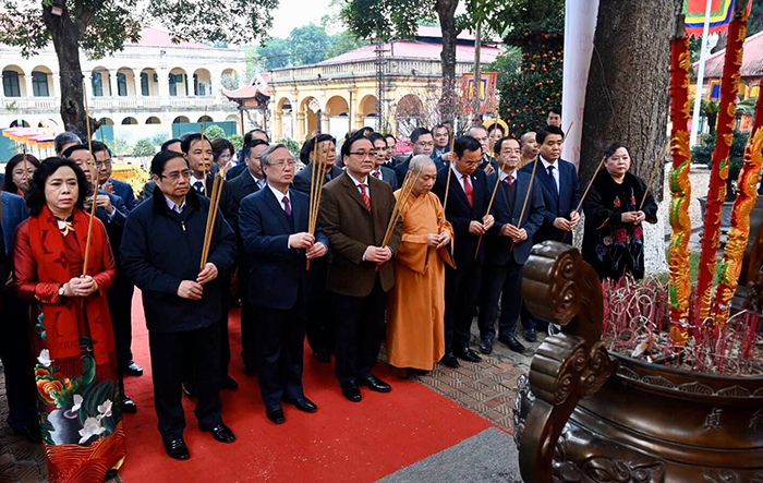  Lãnh đạo Đảng, Nhà nước, thành phố Hà Nội dâng hương và trồng cây đầu Xuân tại Hoàng Thành Thăng Long