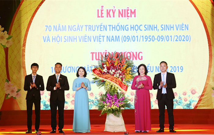 Các thế hệ học sinh, sinh viên Hà Nội nối tiếp nhau viết nên truyền thống vẻ vang