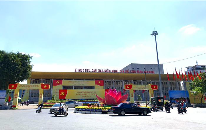 Thủ đô Hà Nội rợp cờ hoa chào mừng Đại hội đại biểu Đảng bộ thành phố lần thứ XVII, nhiệm kỳ 2020-2025