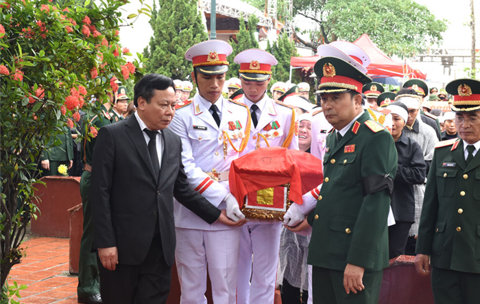 Tổ chức trọng thể Lễ tang đồng chí Thiếu tướng Nguyễn Hữu Hùng tại quê nhà
