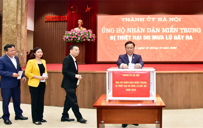 Cơ quan Thành ủy Hà Nội quyên góp ủng hộ đồng bào miền Trung