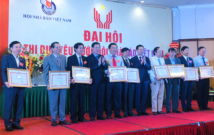 Khơi dậy lòng yêu nước, tinh thần cống hiến trong cán bộ, hội viên Hội Nhà báo