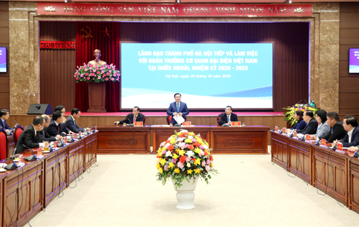 Thường trực Thành ủy làm việc với Đoàn Trưởng Cơ quan đại diện Việt Nam ở nước ngoài 