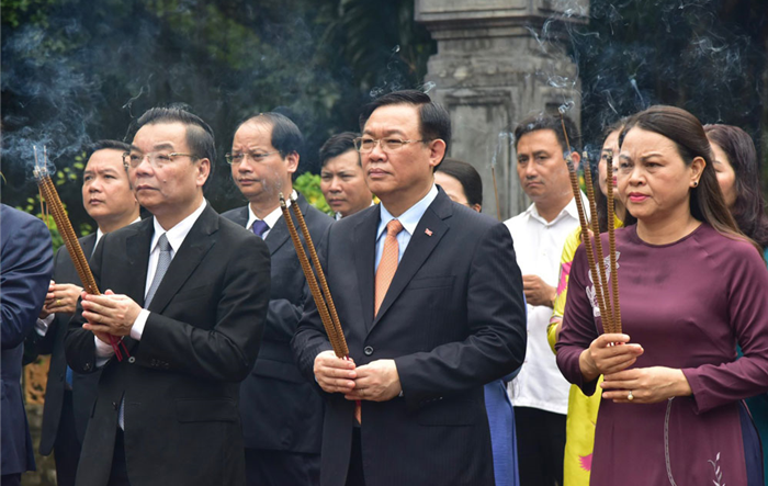 Lãnh đạo thành phố Hà Nội dâng hương tưởng niệm các bậc tiên đế tại Cố đô Hoa Lư