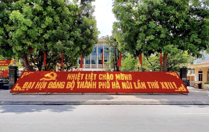 Huyện Thanh Trì: Rực rỡ cờ hoa chào mừng Đại hội đại biểu Đảng bộ thành phố Hà Nội lần thứ XVII