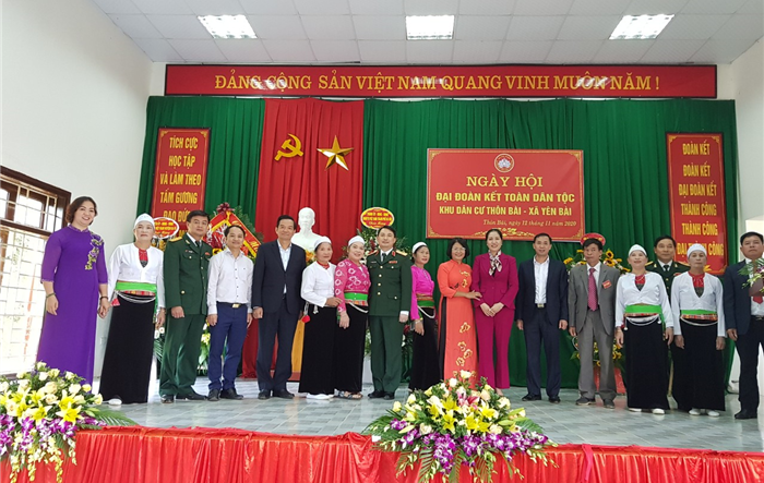 Tư lệnh Bộ Tư lệnh Thủ đô dự Ngày hội Đại đoàn kết toàn dân tộc tại thôn Bài