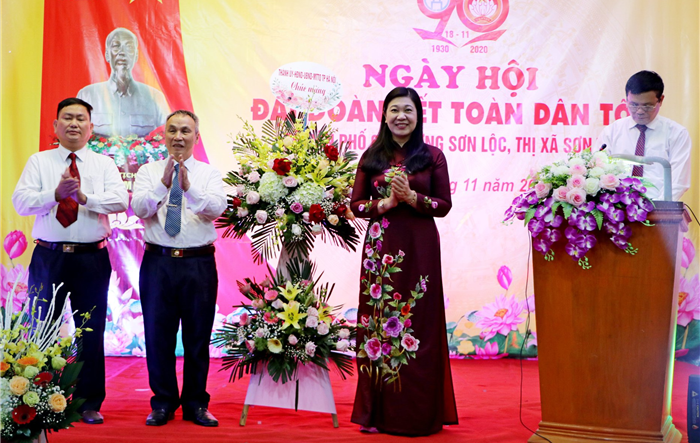 Chủ tịch Uỷ ban MTTQ Thành phố dự Ngày hội đại đoàn kết toàn dân tại Tổ dân phố 6