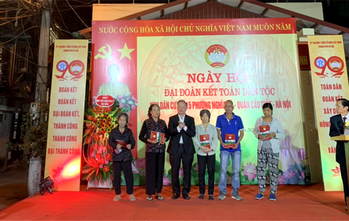 Phó Chủ tịch Thường trực UBND Thành phố dự Ngày hội Đại đoàn kết toàn dân tại Tổ dân phố 15