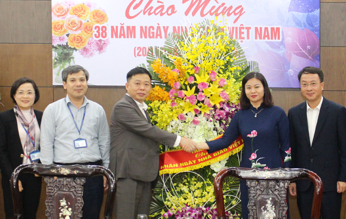 Phó Bí thư Thường trực Thành ủy chúc mừng Học viện chính trị khu vực I