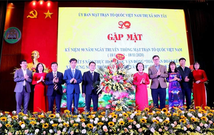 Thị xã Sơn Tây gặp mặt kỷ niệm 90 năm Ngày truyền thống Mặt trận Tổ quốc Việt Nam