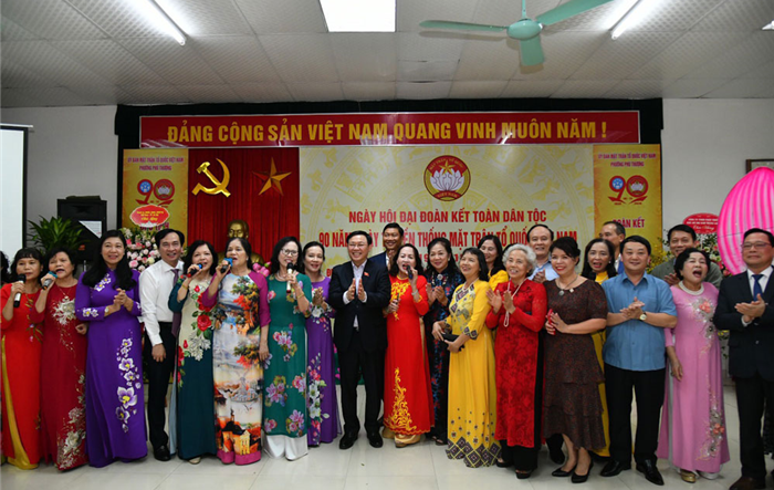 Đồng chí Vương Đình Huệ dự Ngày hội Đại đoàn kết toàn dân tộc tại quận Tây Hồ