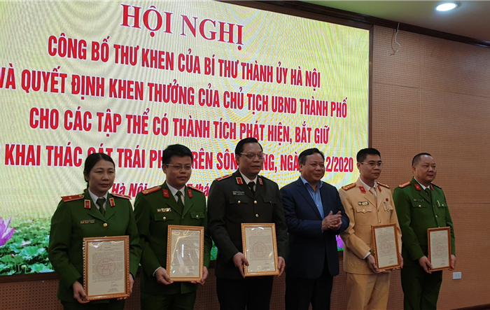 Bí thư Thành ủy Hà Nội biểu dương thành tích  bắt giữ vụ khai thác cát trái phép