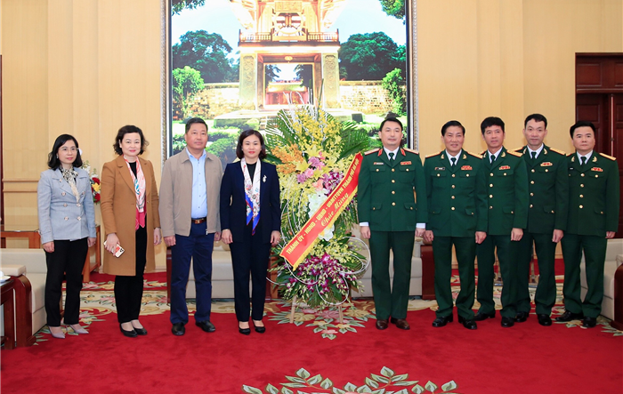 Phó Bí thư Thường trực Thành ủy Hà Nội  thăm, chúc mừng Bộ Tư lệnh Thủ đô
