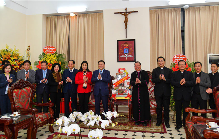 Bí thư Thành ủy chúc bà con giáo dân đón  Giáng sinh an lành, hạnh phúc