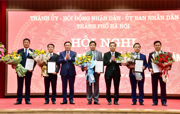 Công bố các Quyết định phê chuẩn 5 Phó Chủ tịch UBND Thành phố