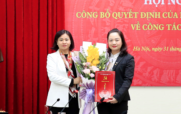 Trao Quyết định điều động, phân công Bí thư Huyện ủy Ứng Hòa
