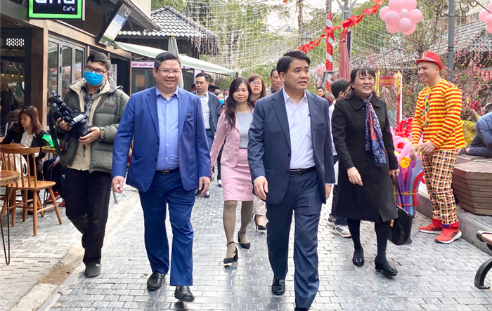 Phó Bí thư Thành ủy, Chủ tịch UBND thành phố Hà Nội tham quan Phố Sách Xuân 