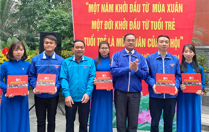 Tuổi trẻ Thủ đô tổ chức sinh hoạt truyền thống chào mừng 90 năm thành lập Đảng Cộng sản Việt Nam