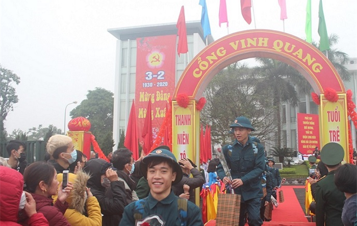 93 thanh niên quận Long Biên lên đường nhập ngũ