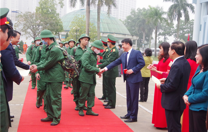 Quận Thanh Xuân tiễn bước các tân binh lên đường nhập ngũ