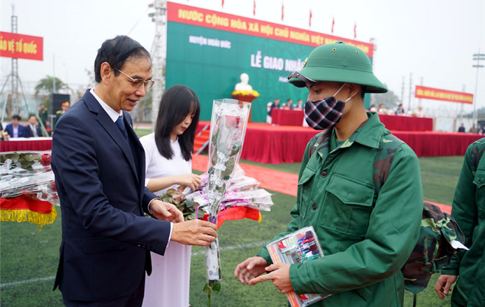 Phó Bí thư Thành ủy Hà Nội Đào Đức Toàn dự Lễ giao, nhận quân huyện Hoài Đức