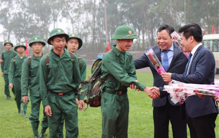 Trưởng ban Tuyên giáo Thành uỷ dự Lễ giao, nhận quân tại huyện Phú Xuyên