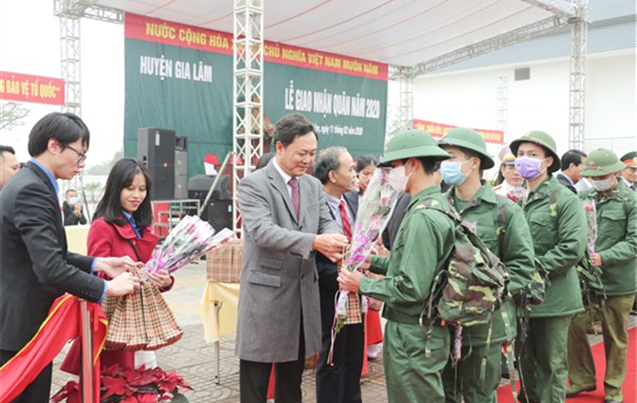 162 tân binh huyện Gia Lâm nô nức lên đường nhập ngũ