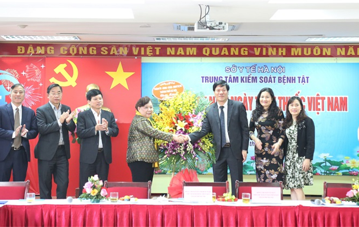 Chủ tịch HĐND thành phố Hà Nội Nguyễn Thị Bích Ngọc thăm Bệnh viện Phụ sản Hà Nội và Trung tâm kiểm soát bệnh tật Hà Nội