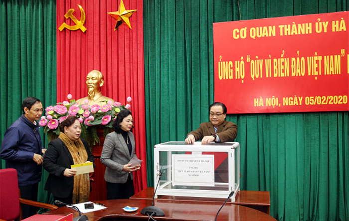 Thành ủy Hà Nội quyên góp ủng hộ Quỹ “Vì biển, đảo Việt Nam”