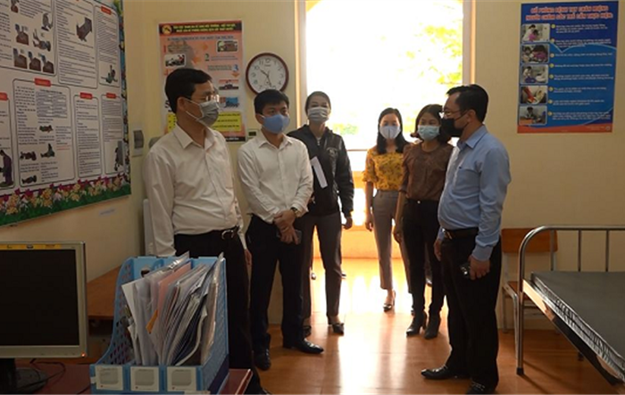 Lãnh đạo huyện Thạch Thất kiểm tra công tác phòng, chống dịch Covid-19