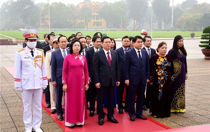 Lãnh đạo thành phố Hà Nội viếng Chủ tịch Hồ Chí Minh và tưởng niệm các Anh hùng liệt sĩ