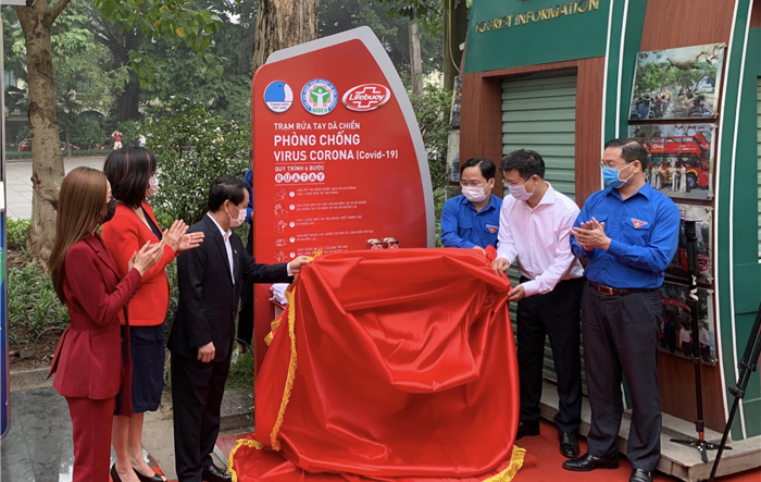 Khánh thành trạm rửa tay dã chiến đầu tiên tại Hà Nội