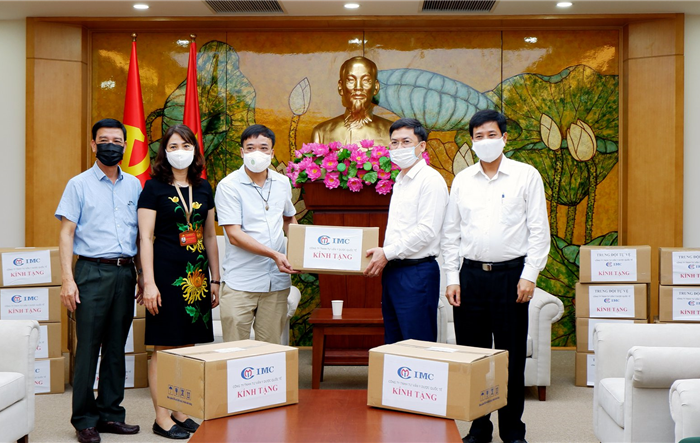Chung tay ủng hộ phòng, chống dịch Covid-19