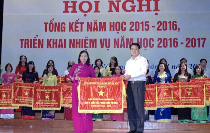 Tấm gương bình dị mà cao quý