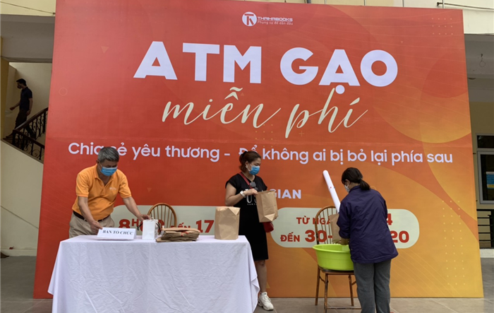 "Cây ATM gạo" miễn phí: Chia sẻ những yêu thương để không ai bị bỏ lại phía sau