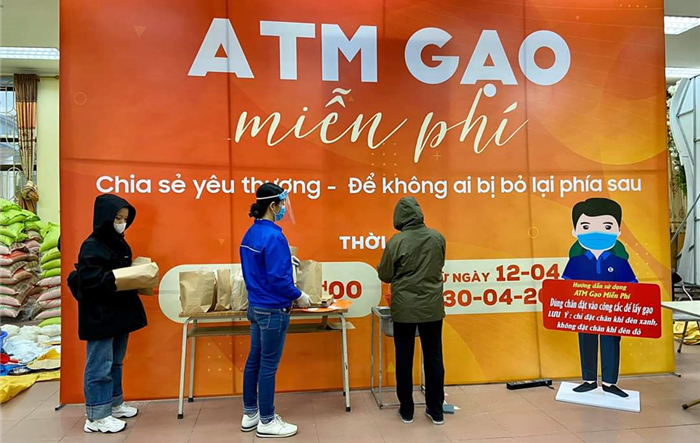 Quận Bắc Từ Liêm lắp cây ATM gạo phát miễn phí cho người khó khăn