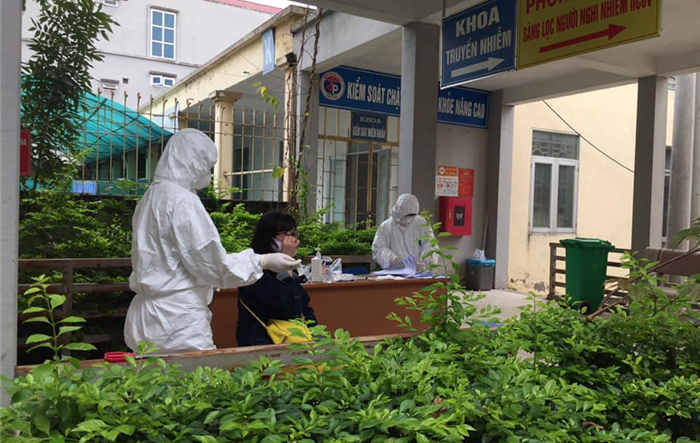 Những "chiến sỹ áo trắng" thầm lặng góp công dập dịch