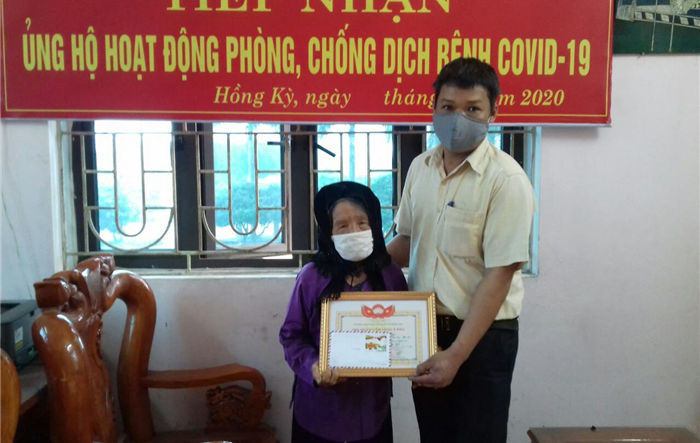 Mẹ Việt Nam anh hùng Đàm Thị Bảy - 100 tuổi chung tay ủng hộ phòng, chống dịch Covid-19