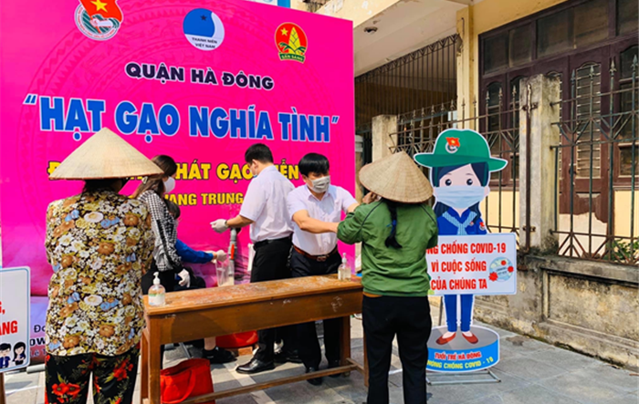 Quận Hà Đông đồng hành, hỗ trợ người có hoàn cảnh khó khăn do dịch Covid-19