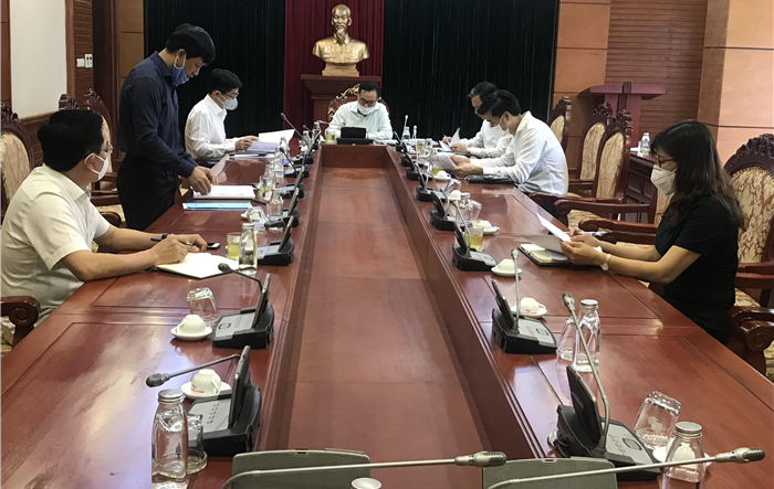 Thường trực Quận ủy Nam Từ Liêm nghe và cho ý kiến vào dự thảo Báo cáo Chính trị 