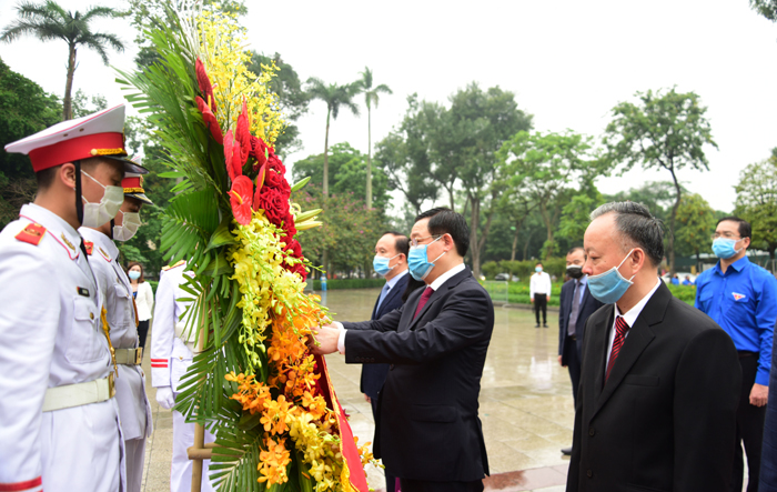 Lãnh đạo thành phố Hà Nội dâng hoa kỷ niệm 150 năm Ngày sinh V.I.Lênin