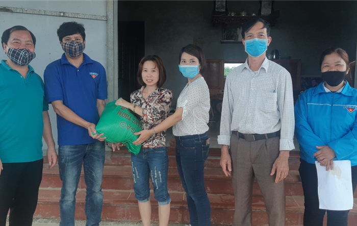 Bí thư Đoàn xã tích cực tham gia phòng, chống dịch Covid-19